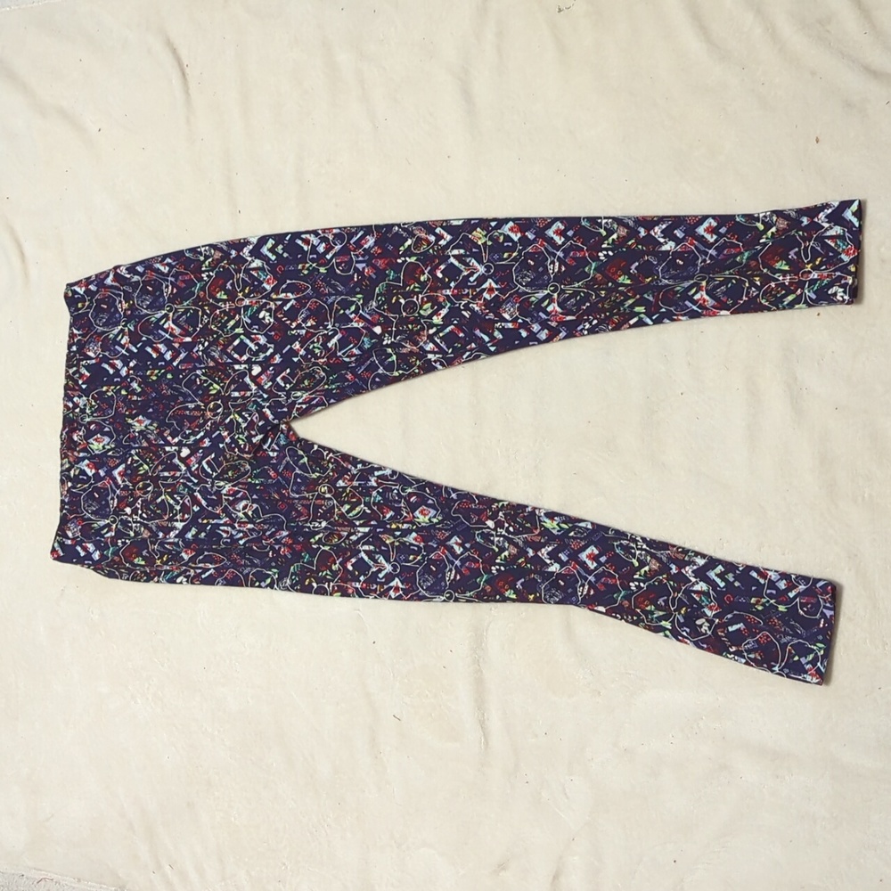 LulaRoe woman's tall and curvy leggings